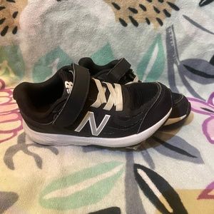 Girls Black Newbalance Shoes.